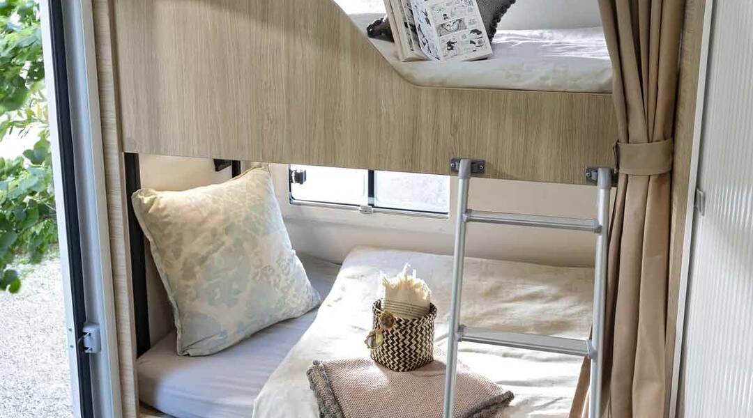 c656 - the Overcab family - 7m - Chausson